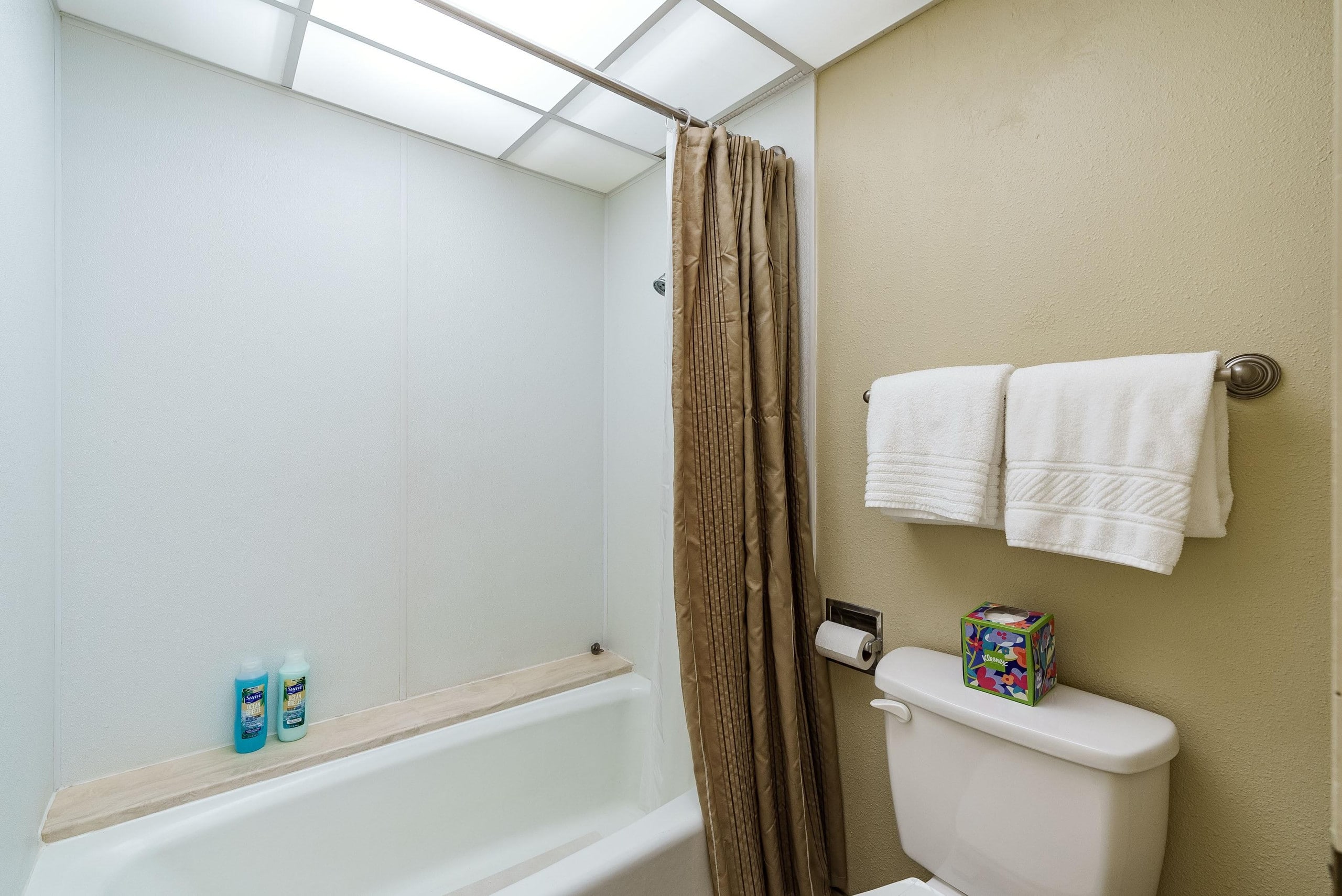 Condo in Lahaina · ★4.88 · 2 bedrooms · 3 beds · 2 private baths - Image 18