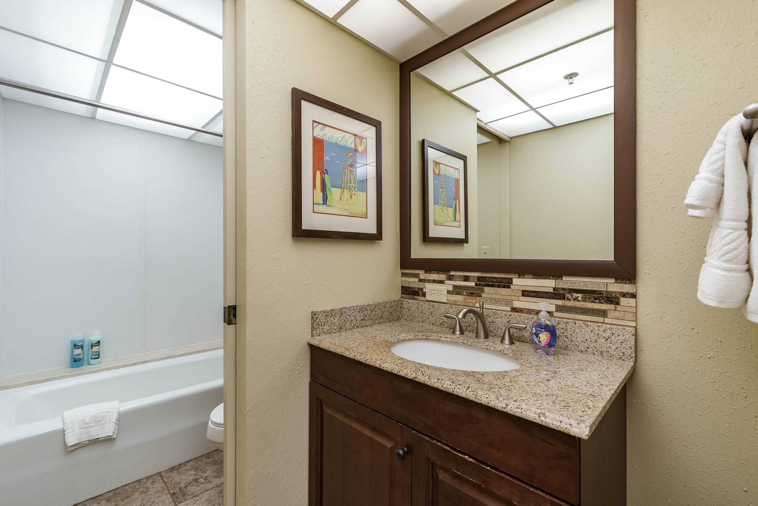 Condo in Lahaina · ★4.88 · 2 bedrooms · 3 beds · 2 private baths - Image 17