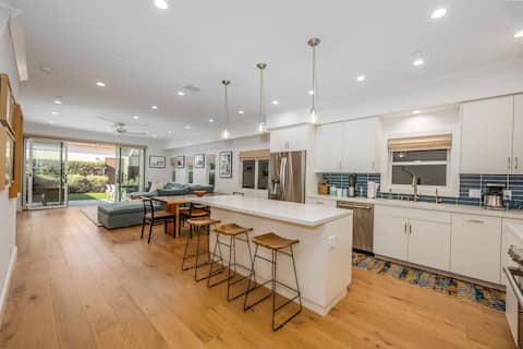 Top performing Airbnb: New! 3BD/3BA Home with Rooftop Deck & Ocean Views! in San Diego