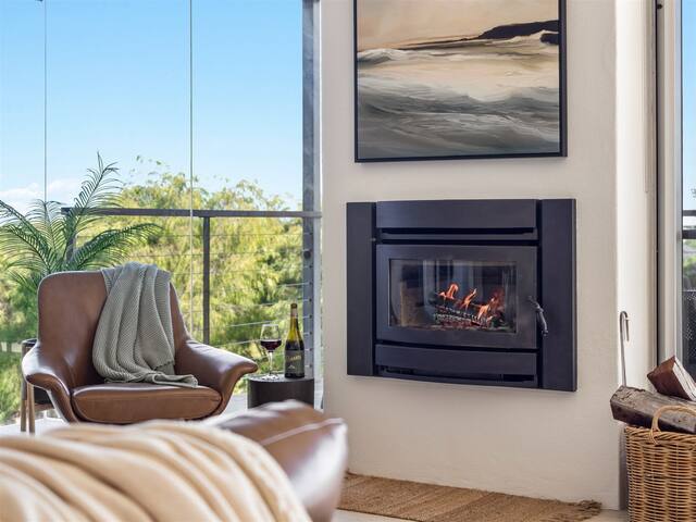 A La Plage | Ocean View Luxury | Family Friendly gallery image 4