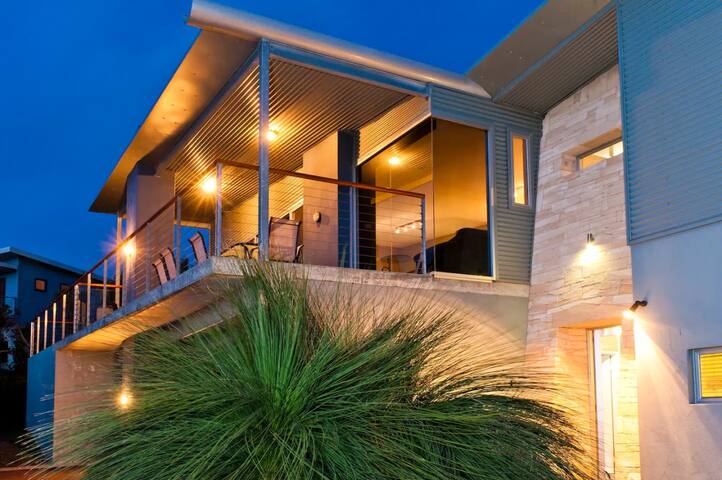 A La Plage | Ocean View Luxury | Family Friendly gallery image 3