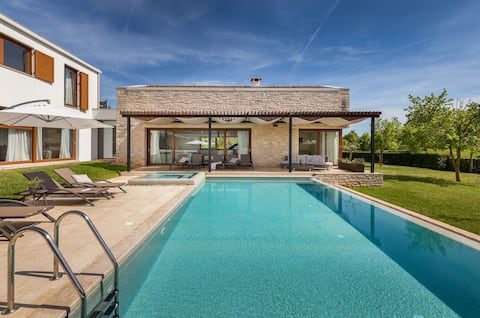 Villa Terra Rossa by Villsy