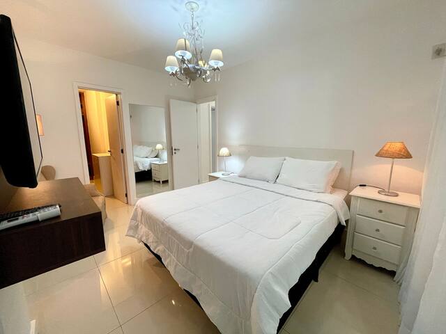 Spacious and close to Leblon beach! gallery image 3