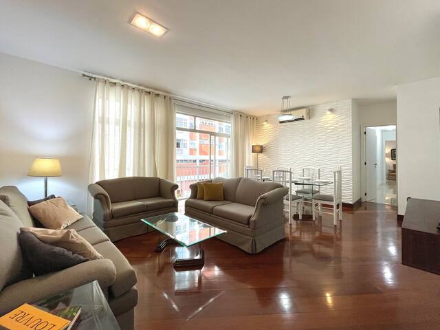 Spacious and close to Leblon beach! gallery image 2