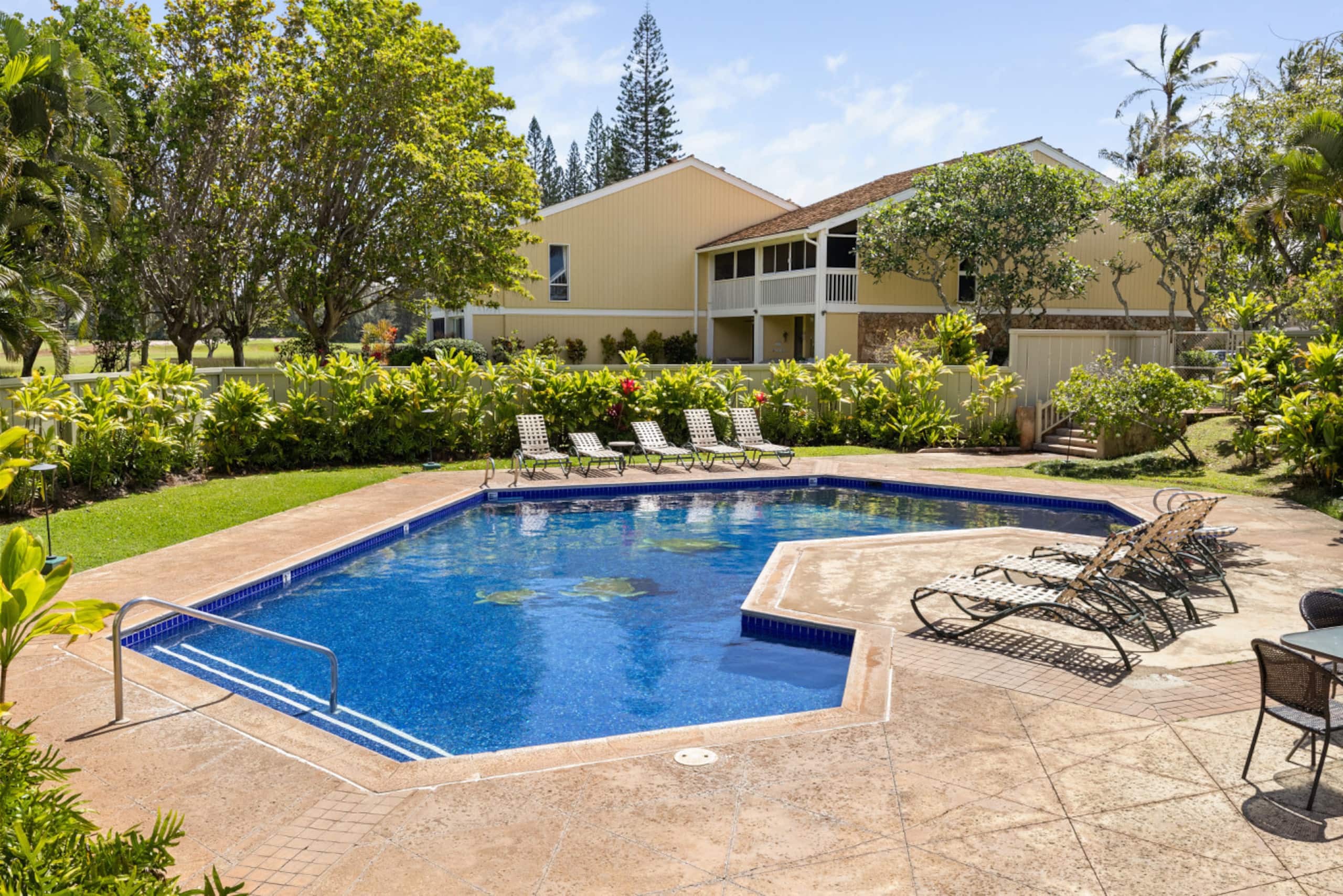 Home in Kahuku · ★4.74 · 2 bedrooms · 4 beds · 3 private baths - Image 4
