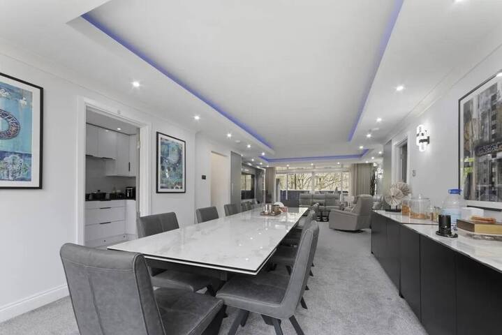 Luxury 4 Bedroom Apartment in Baker Street gallery image 2