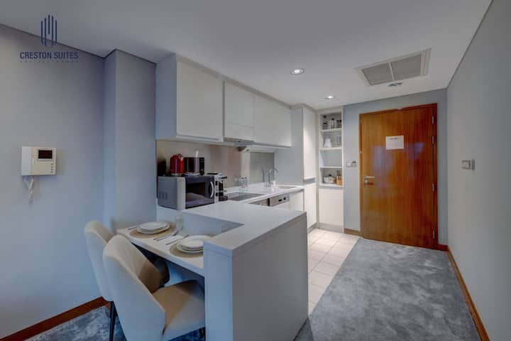 Modern Studio Balcony | Burj View + Parking - Dubai