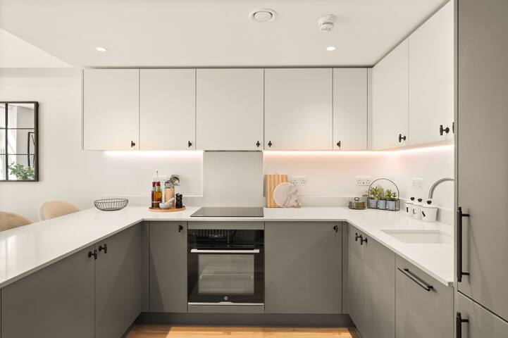 Premium Three Bedroom Serviced Apartment gallery image 5