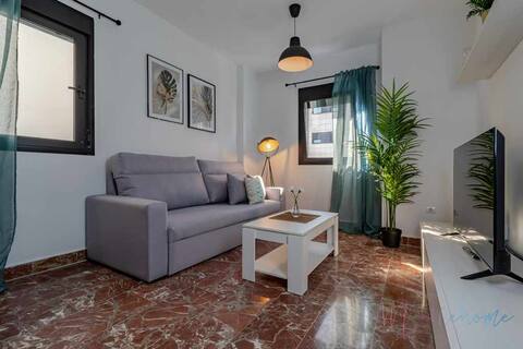 Successful Airbnb property: Two bedrooms, new, right in the center with garage in Huelva