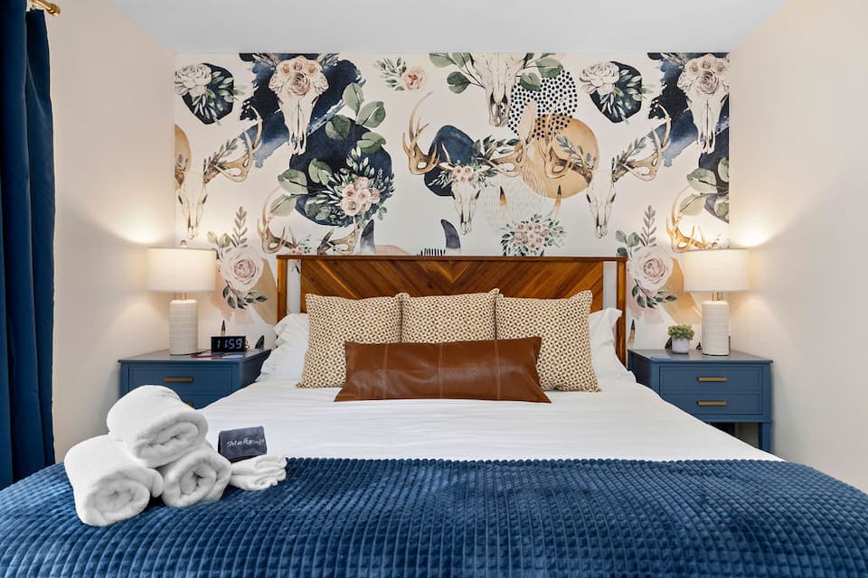 Wildlife Mural King bedroom with navy botanical wallpaper