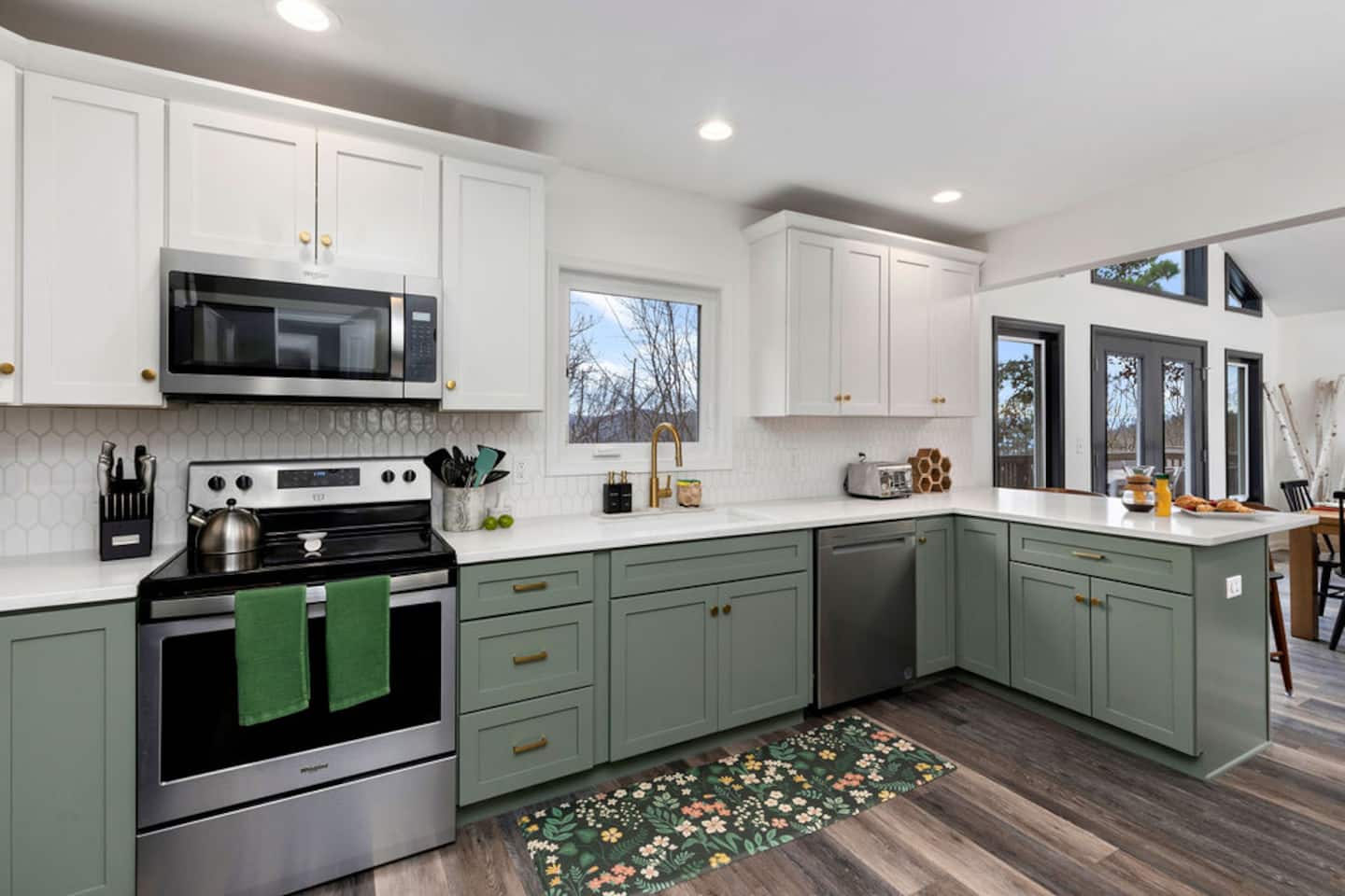 Cook breakfast for eighteen without ever running out of counter space. Full range, big fridge, everything you need is already in the