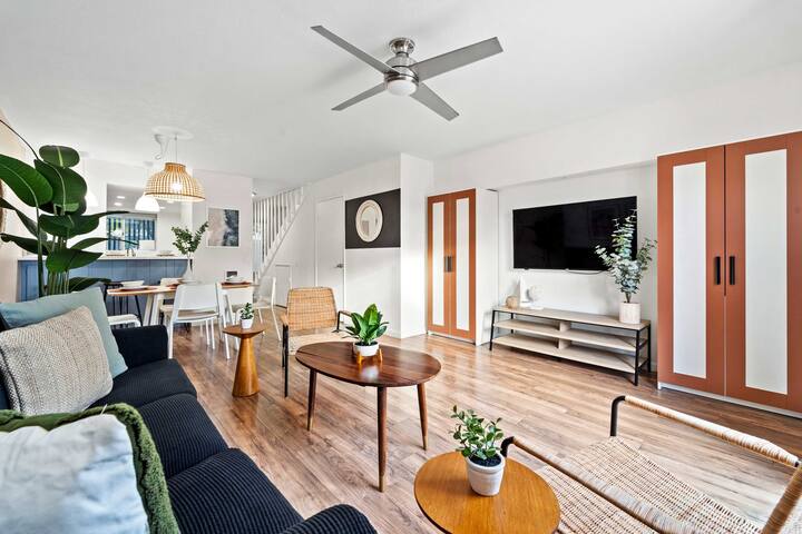 Coastal Cozy Townhouse w/ Hot Tub + Fire Pit gallery image 3