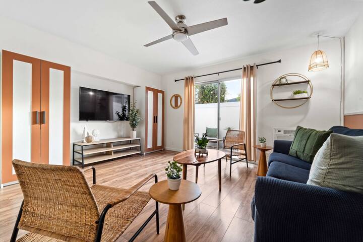 Coastal Cozy Townhouse w/ Hot Tub + Fire Pit gallery image 4