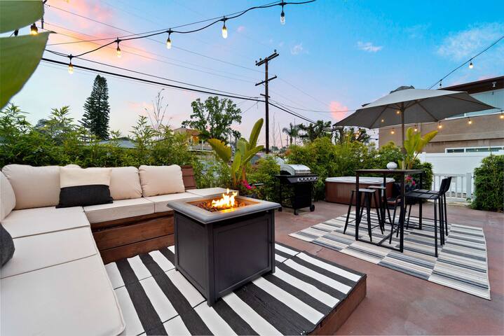 2BR Luxe House:with Patio & HotTub I Explore PB gallery image 3