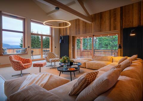 Relax in beautiful mountain home
