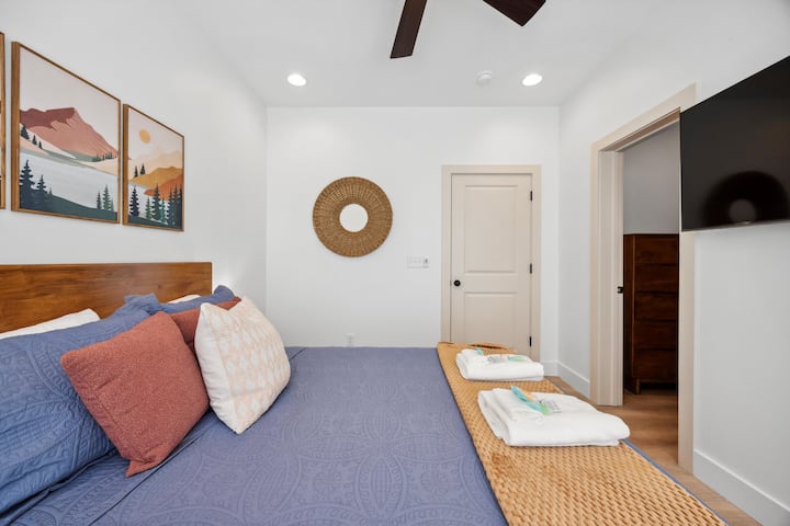 ชั้นหลัก - ห้องนอนควีนไซส์ 