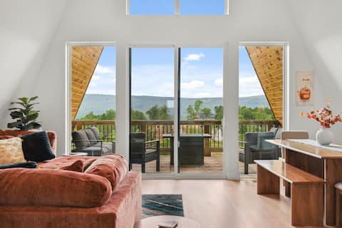 Sunset Peak|Stunning Bohemian Cabin|Bluff Mtn View