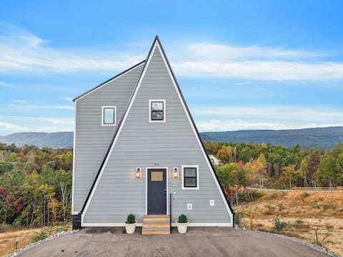 Cottonwood Crest| A-Frame on Bluff + Dog friendly!