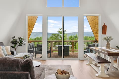 Cottonwood Crest| A-Frame on Bluff + Dog friendly!