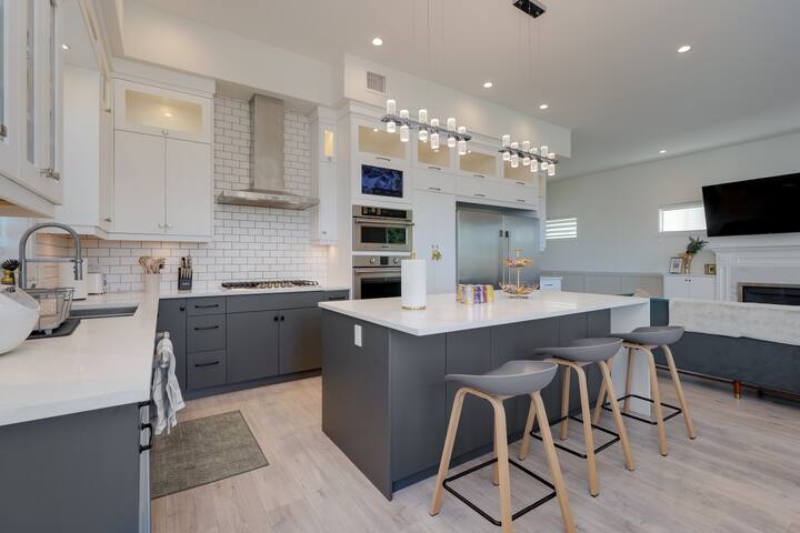 Marvelous Home In Victoria, BC gallery image 2