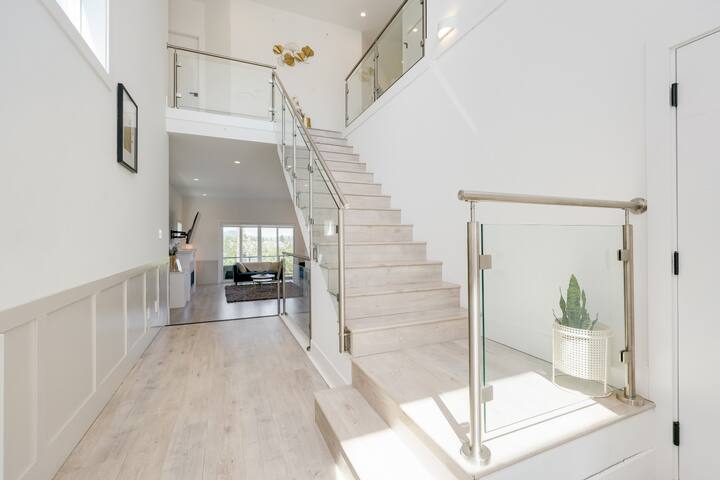 Marvelous Home In Victoria, BC gallery image 4