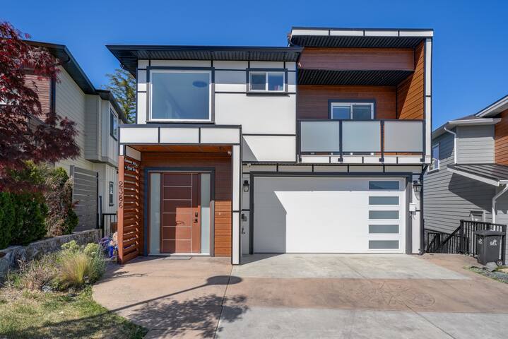 Marvelous Home In Victoria, BC gallery image 3