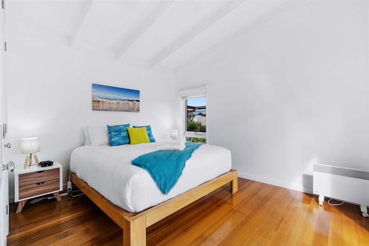 King Size bed with both heater and Fan, with plenty of hanging.