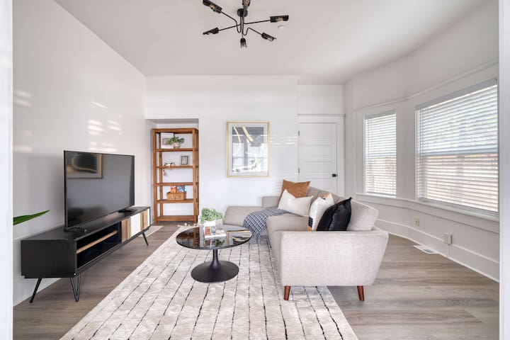2BR/1BA • Portland Soul Lounge • Walkable Retreat