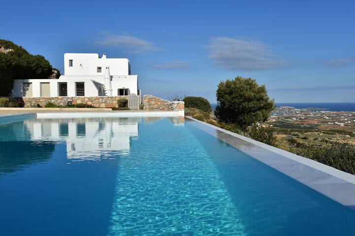 Exquisite villa for 10 with pool, helipad gallery image 3