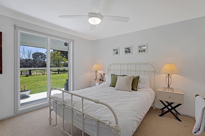 Спална соба во градината на куќата Јурали