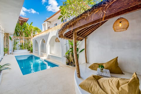 9BR Villa • 18PAX • Pool • Rooftop • Gym • Canggu