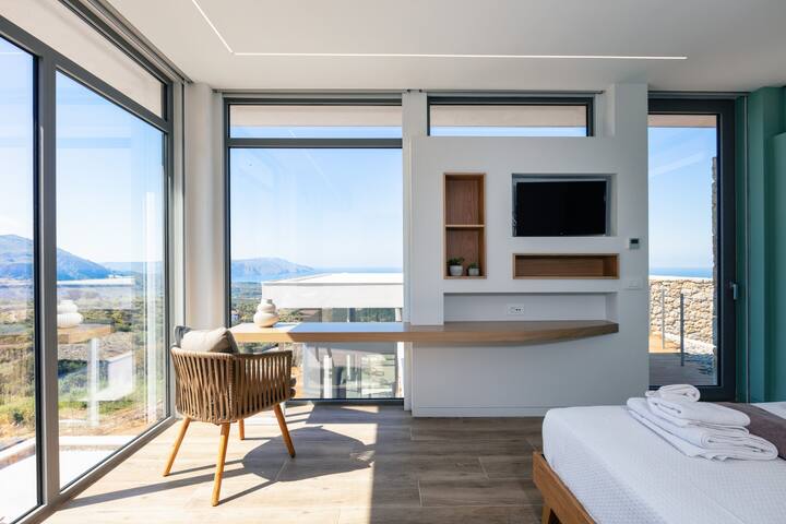 Private 4BR Villa with Heated Pool & Sea View gallery image 5