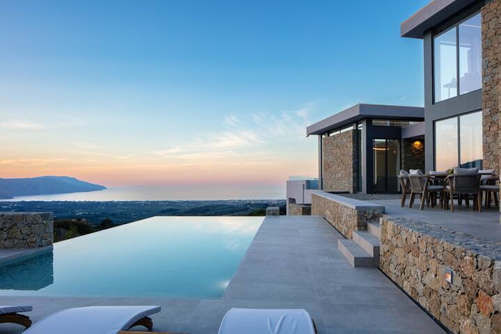 Private 4BR Villa with Heated Pool & Sea View