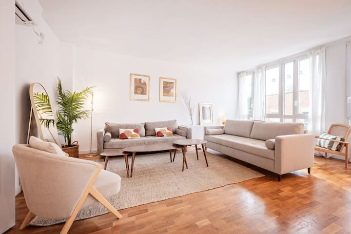 Sweett | Nova Icaria Beach