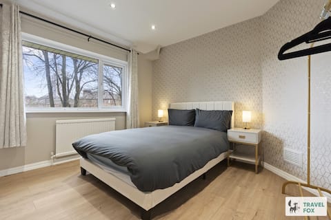 Popular Airbnb listing: Rosie's Central Stay and Parking in St. Ann's