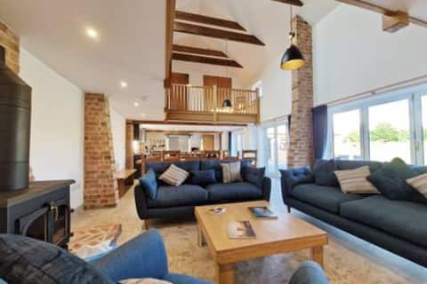 Group Accommodation - sleeps 14