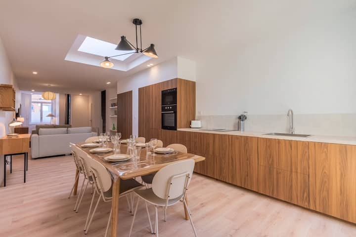 4 bedroom, 2 bathroom house with garden