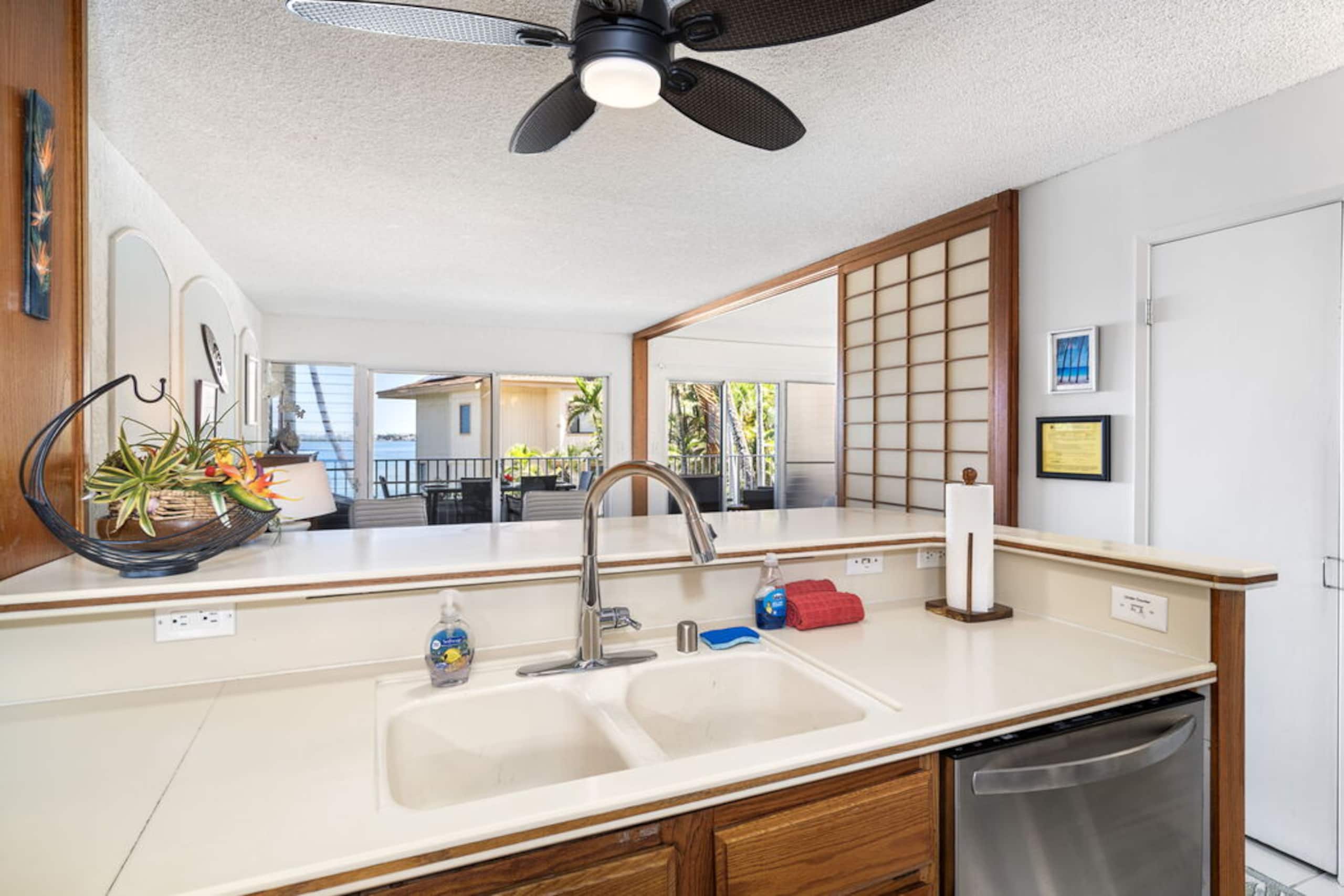 Condo in Kailua-Kona · ★4.76 · 2 bedrooms · 2 beds · 2 baths - Image 17