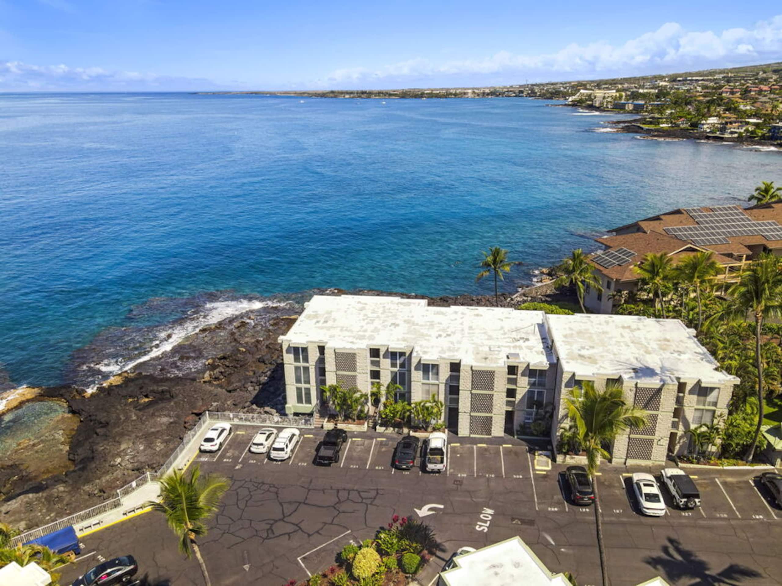Condo in Kailua-Kona · ★4.76 · 2 bedrooms · 2 beds · 2 baths - Image 32