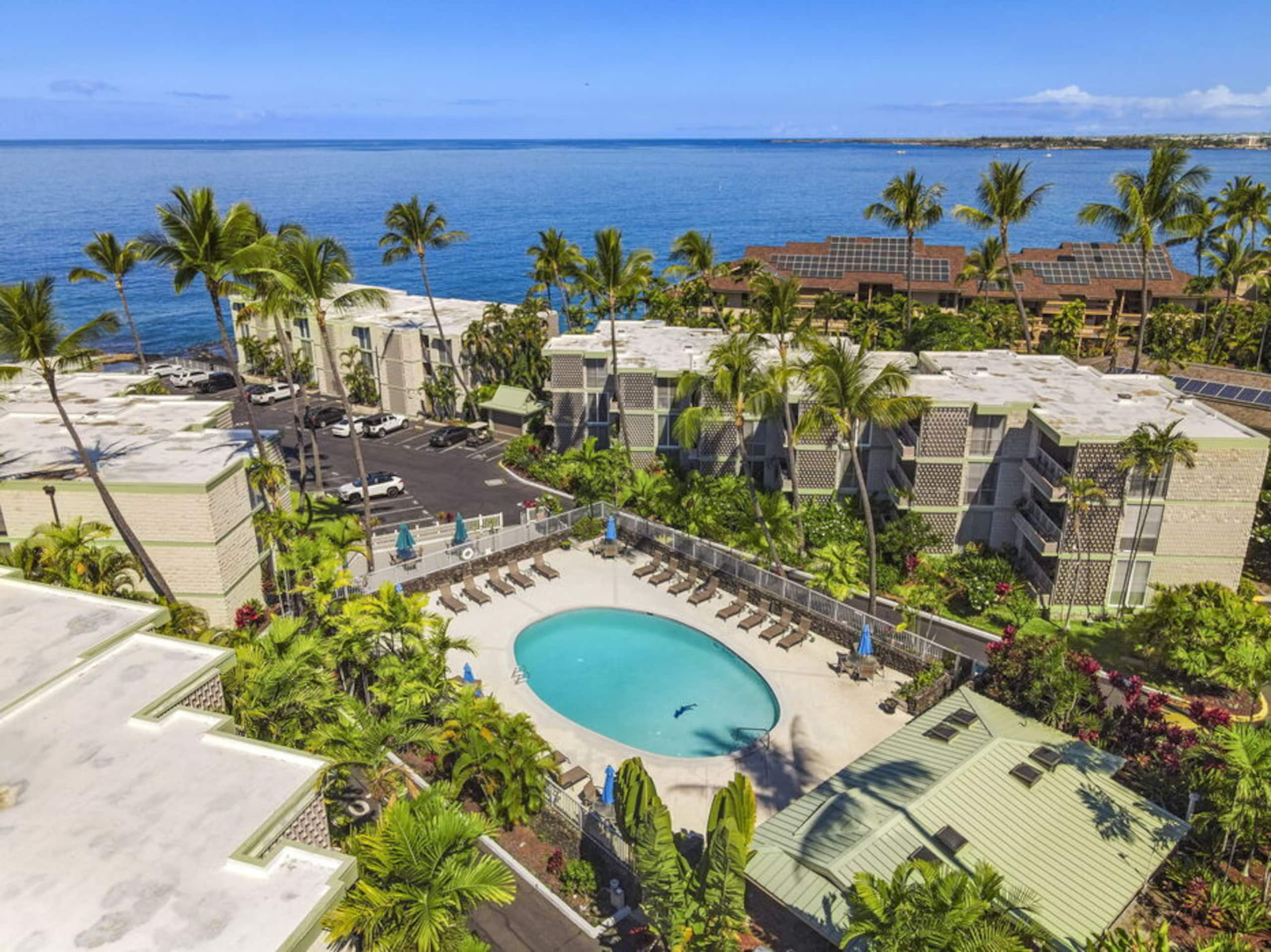 Condo in Kailua-Kona · ★4.76 · 2 bedrooms · 2 beds · 2 baths - Image 31