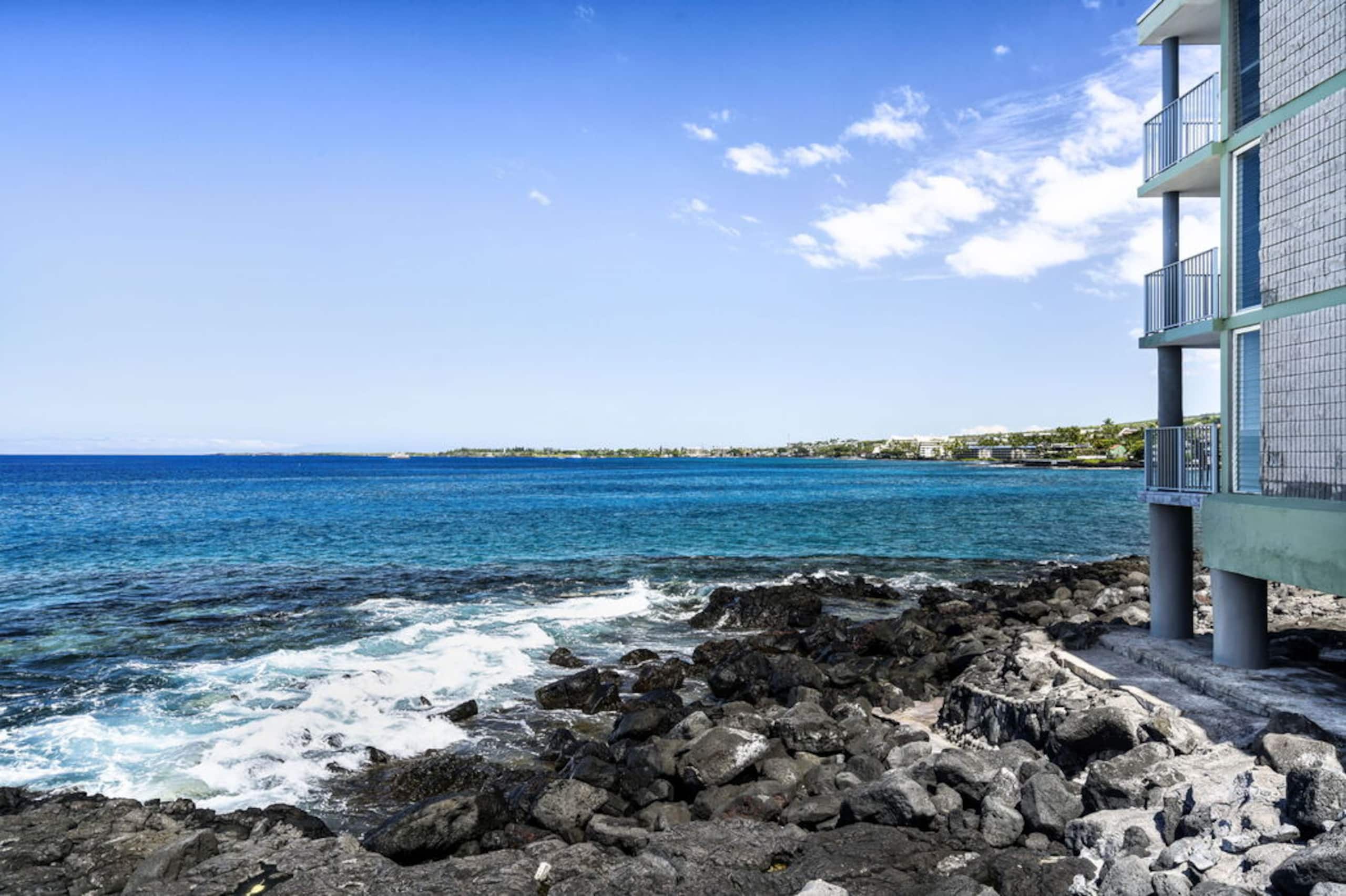 Condo in Kailua-Kona · ★4.76 · 2 bedrooms · 2 beds · 2 baths - Image 42