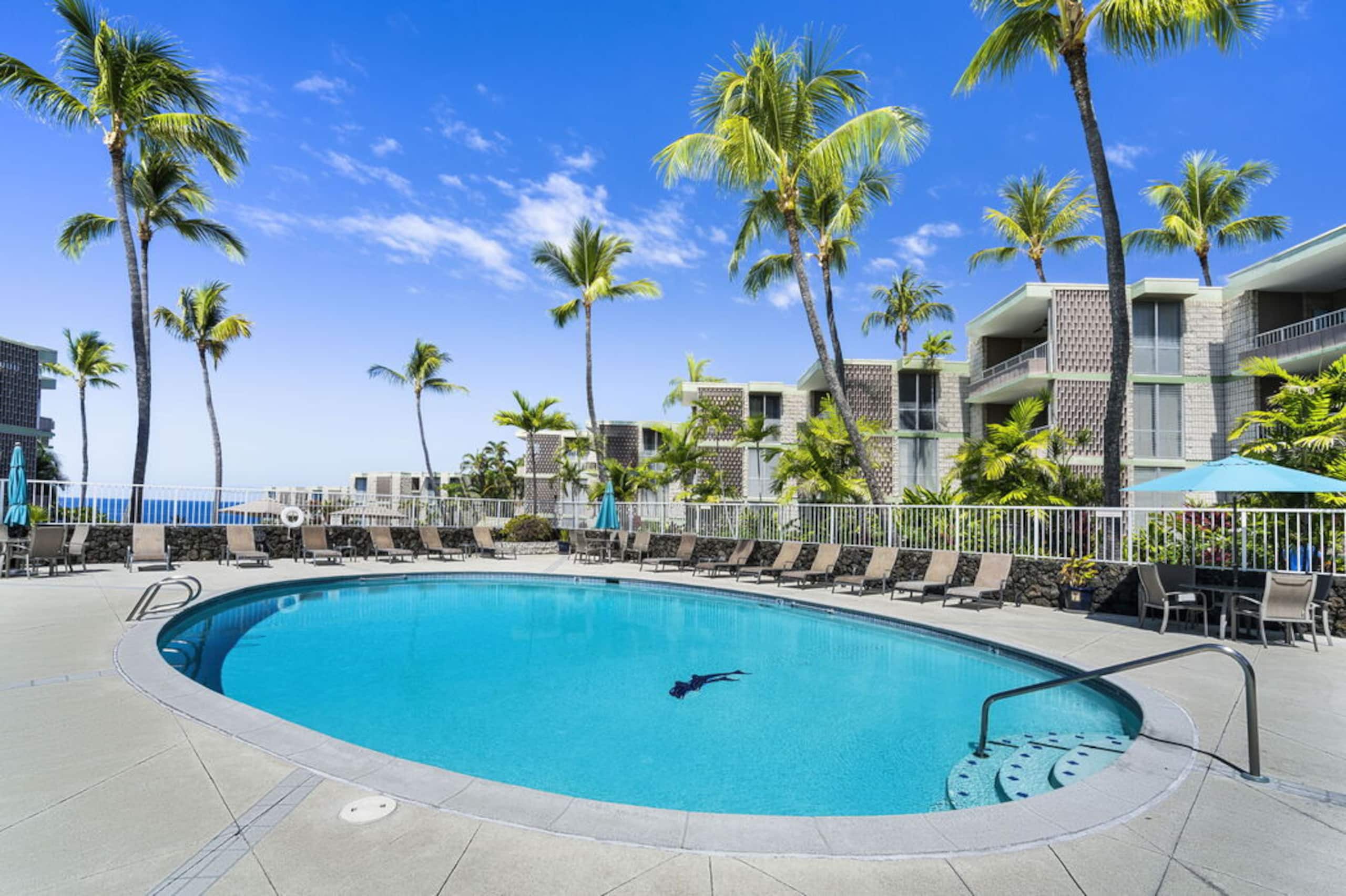 Condo in Kailua-Kona · ★4.76 · 2 bedrooms · 2 beds · 2 baths - Image 5