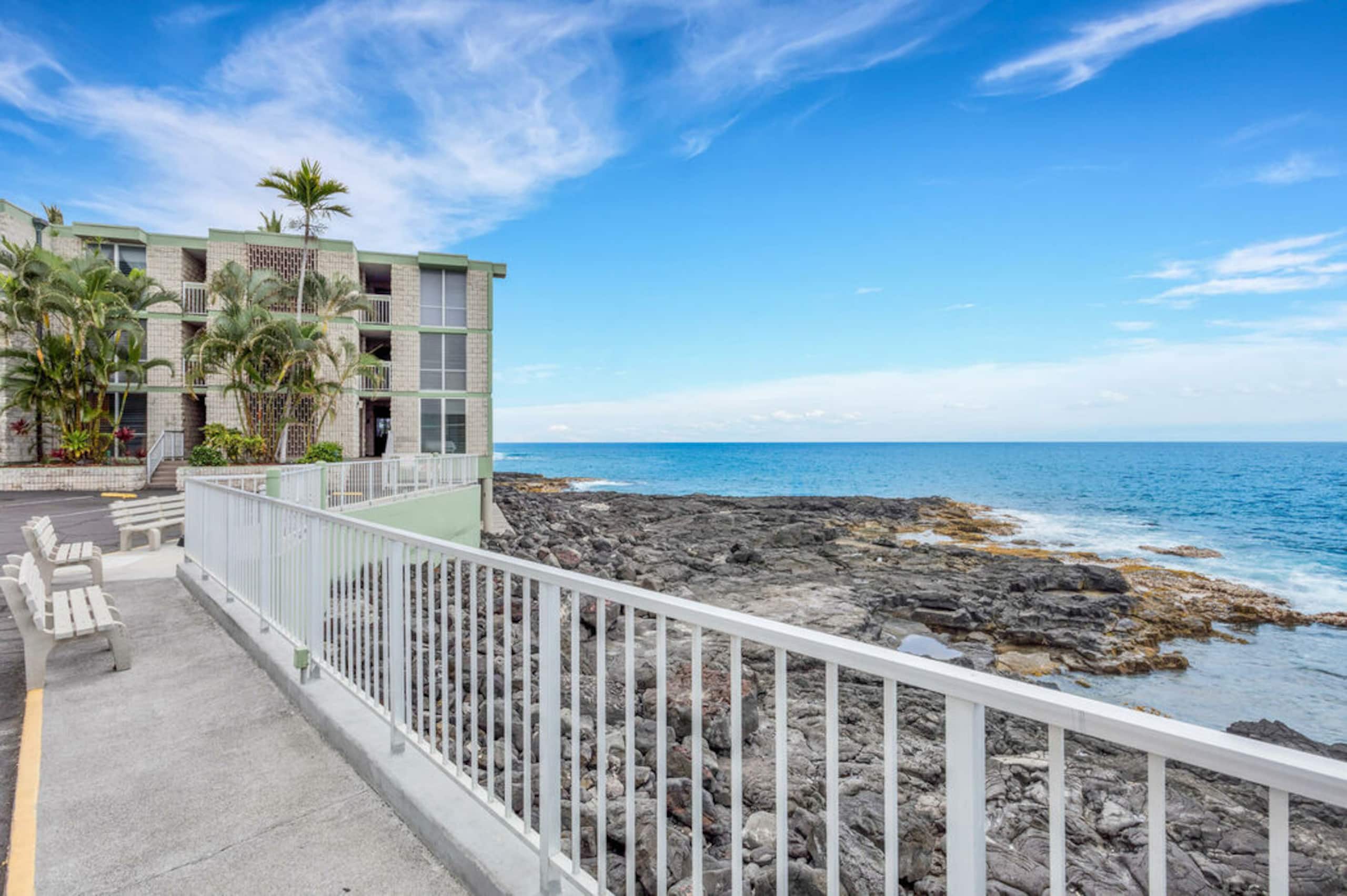 Condo in Kailua-Kona · ★4.76 · 2 bedrooms · 2 beds · 2 baths - Image 41