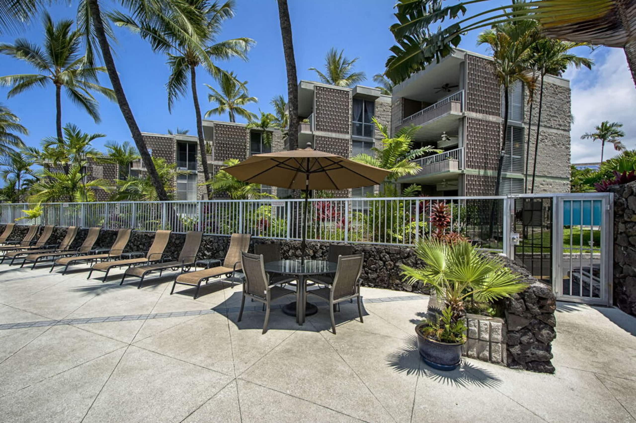 Condo in Kailua-Kona · ★4.76 · 2 bedrooms · 2 beds · 2 baths - Image 36