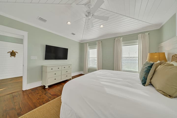 Dhoma kryesore e gjumit në katin e tretë