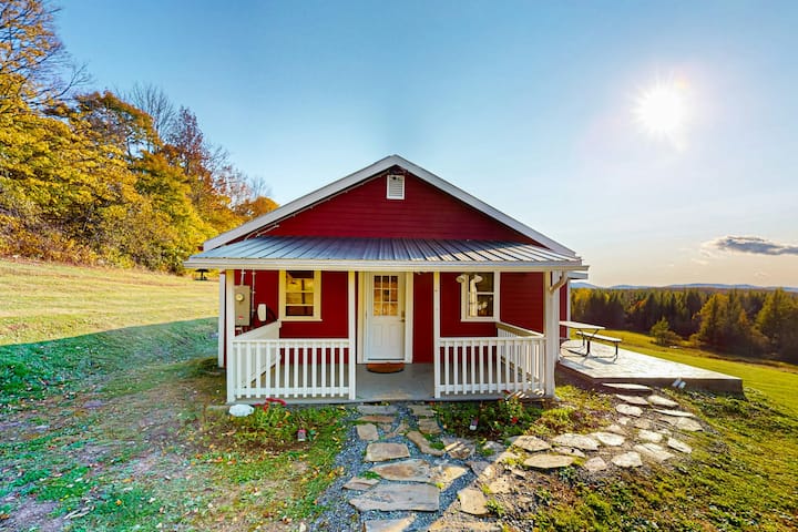 2br House Mountain Views, Large Yard, Firepit - Willoughby State Forest, Sutton