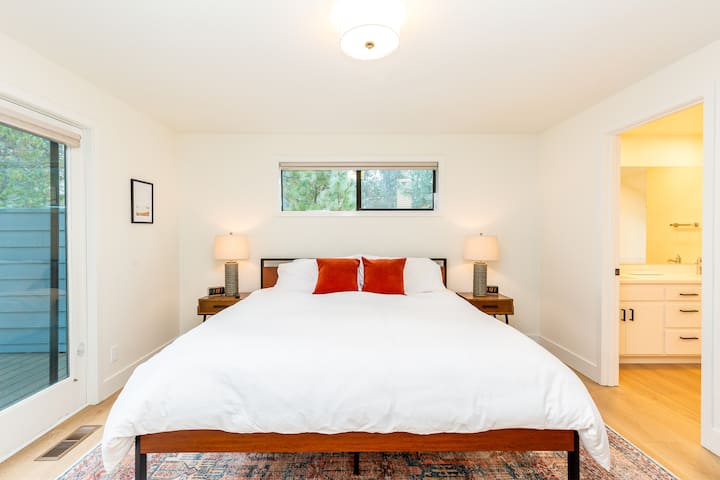 Poi King Bedroom - Main Level