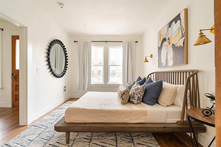 2BR Flat – Walk to NW 23rd Shops & Cafes