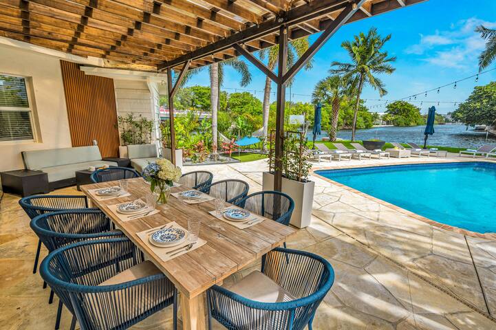 Waterfront | Walk to Beach | Paradise Point Key gallery image 3