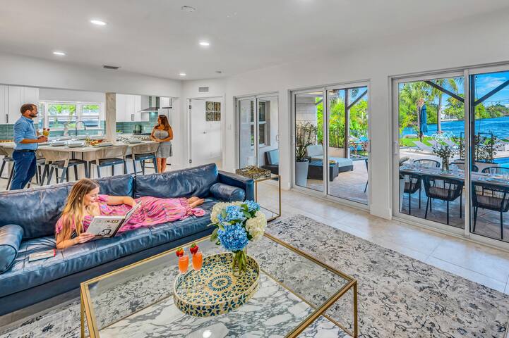 Waterfront | Walk to Beach | Paradise Point Key gallery image 2